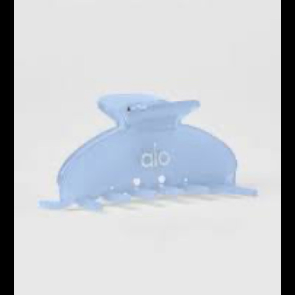 Alo 90's Claw Clip - Seashell Blue NWT